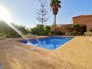 Xalet amb piscina en venda a Jubalcoi