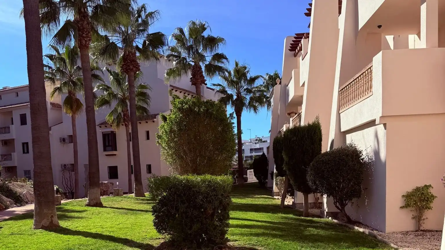 Vista exterior de Pis en venda en Orihuela amb Aire condicionat, Terrassa i Traster