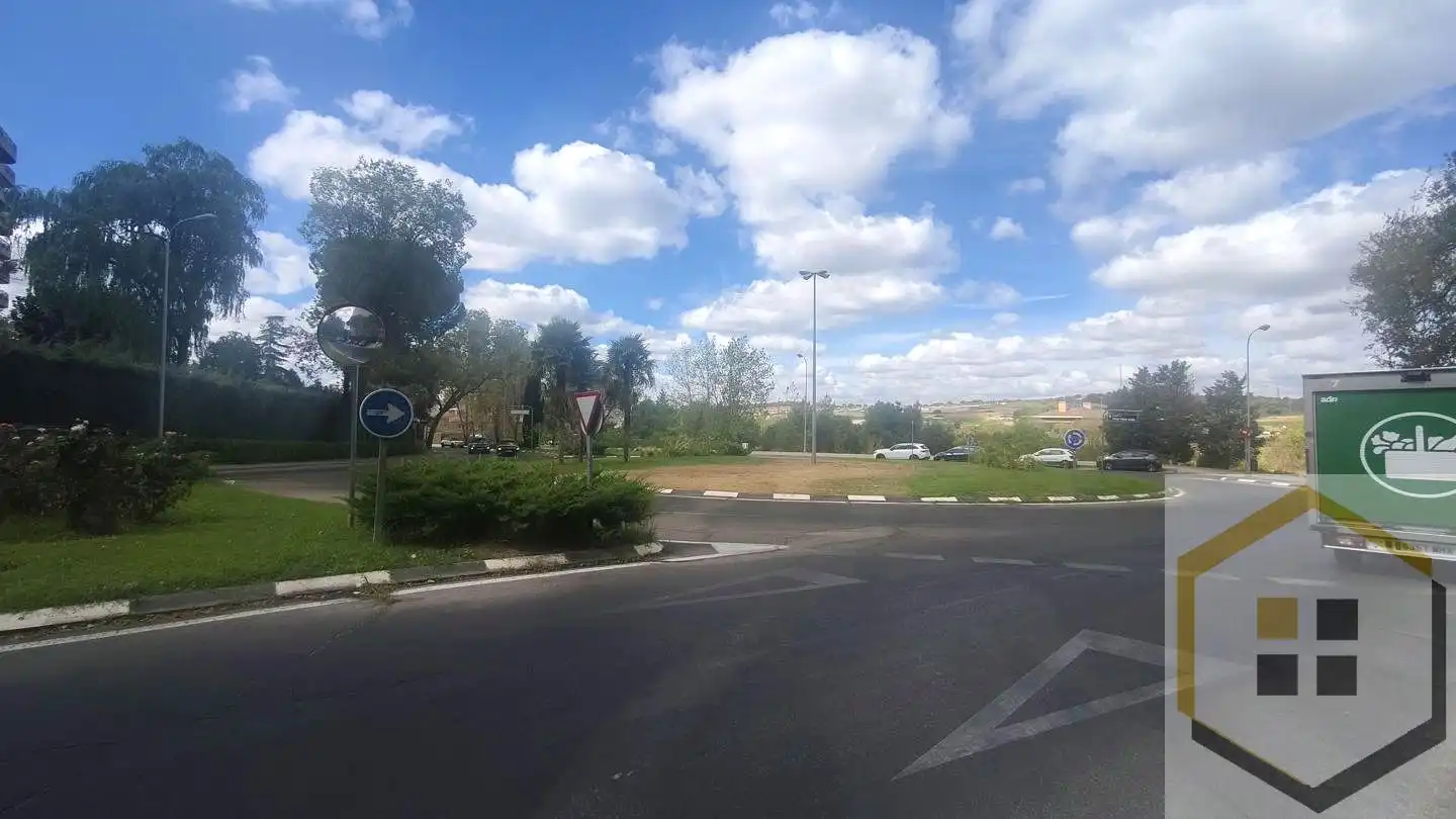 Flat for sale in Madrid  with Heating, Internet and Community pool