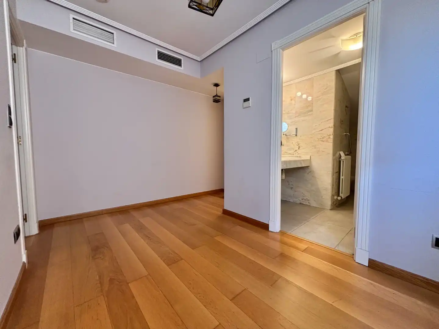 Maisonette zum Verkauf in Zaragoza mit Klimaanlage, Heizung und Parkett