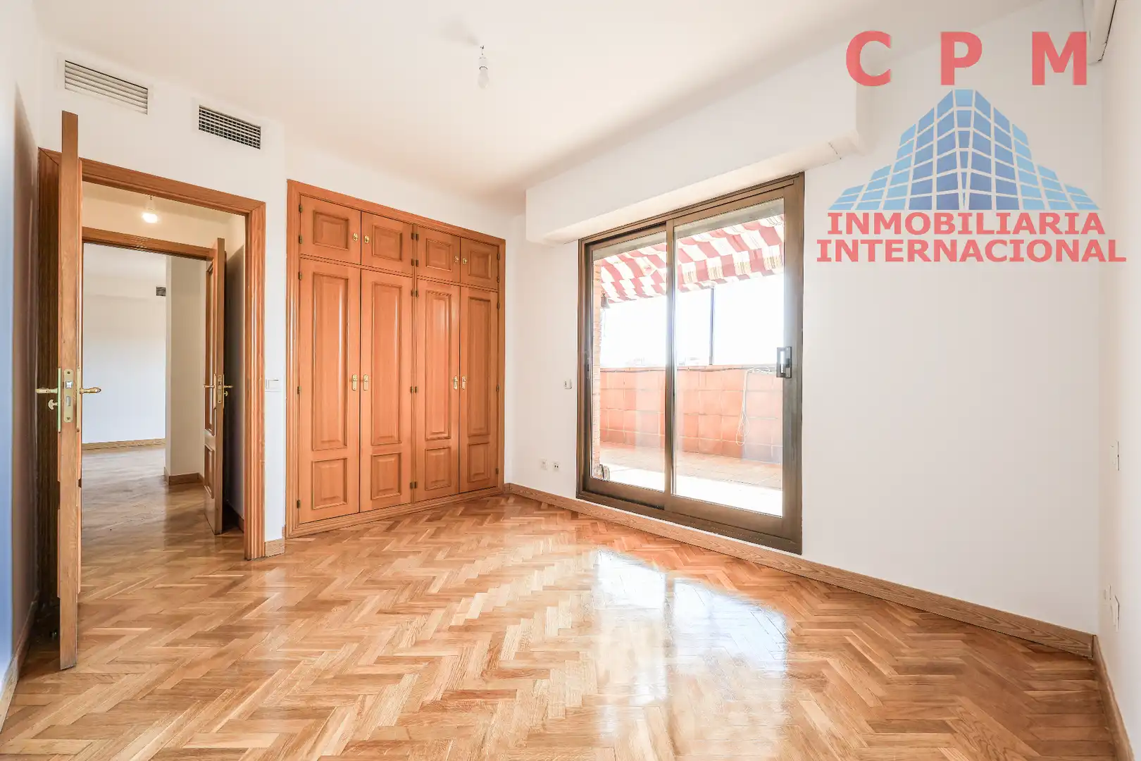 Dormitori de Àtic de lloguer en Madrid amb Aire condicionat, Calefacció i Parquet