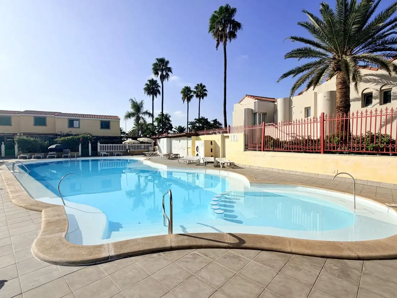 Dúplex amb piscina de lloguer a Aries