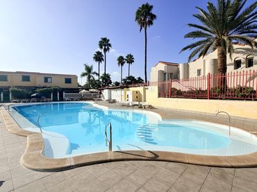 Maisonette mit Pool zur Miete in Calle Aries