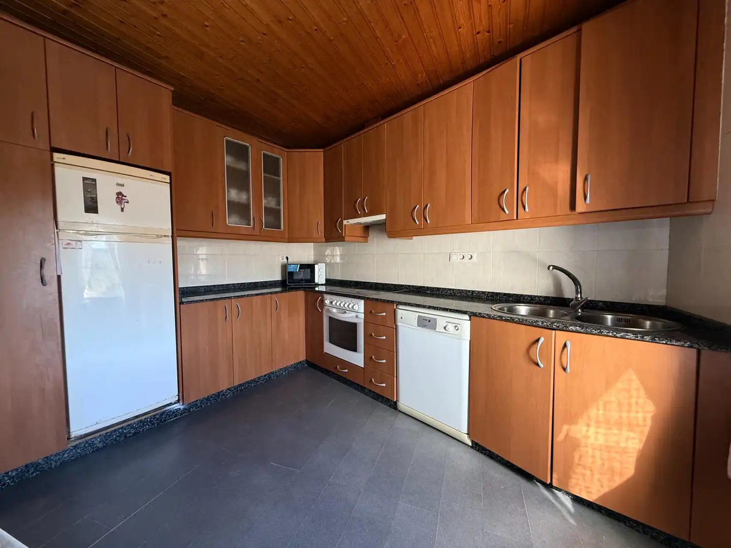 Cuina de Casa o xalet en venda en Pantón amb Calefacció, Parquet i Traster