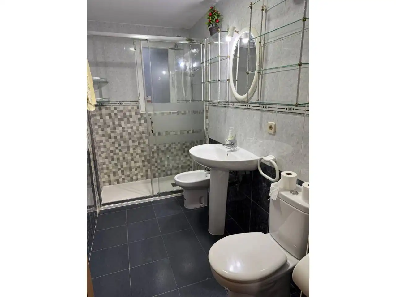 Baño de Piso de alquiler en Ocaña con Aire acondicionado, Calefacción y Jardín privado