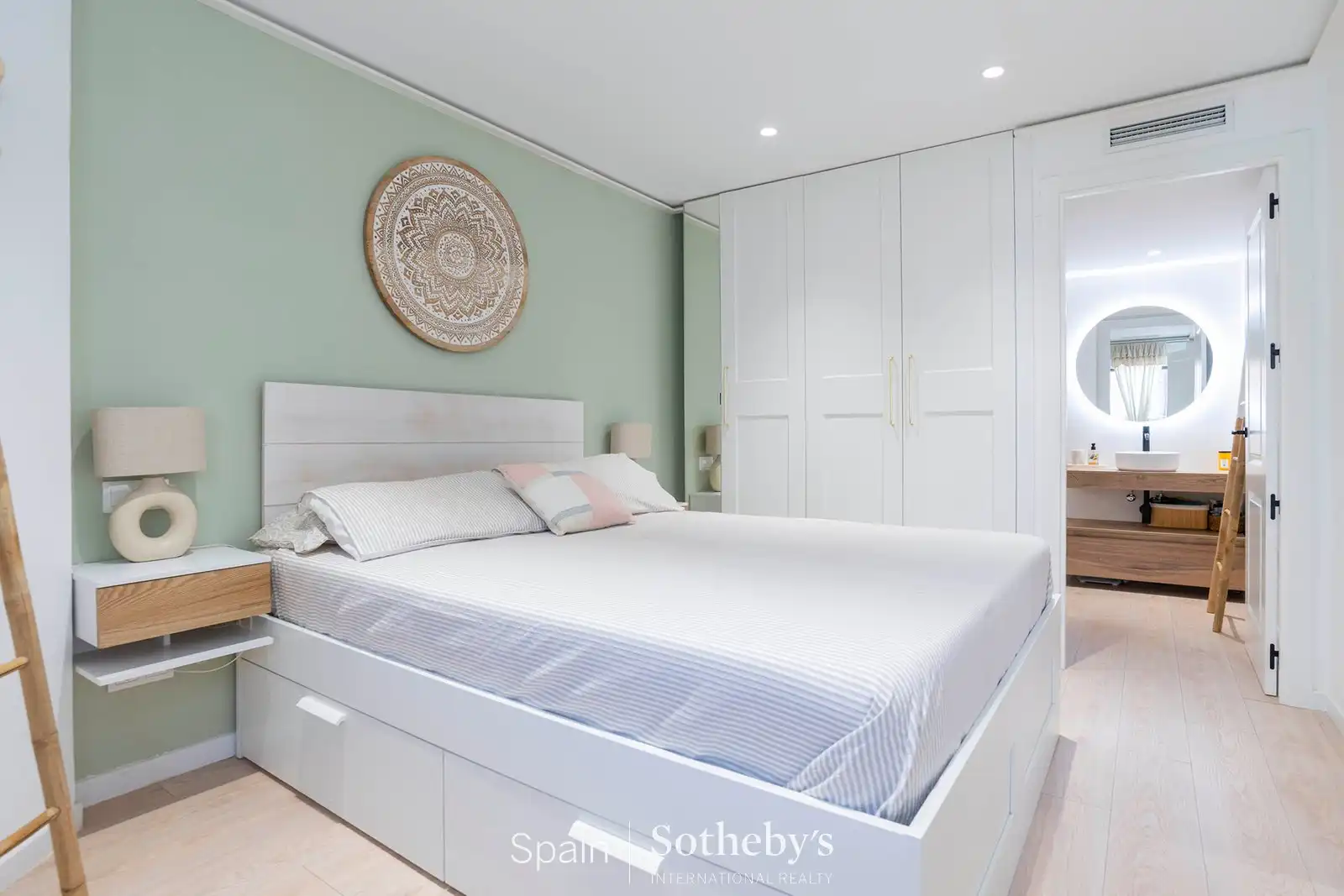 Dormitori de Apartament en venda en Madrid amb Aire condicionat, Calefacció i Terrassa