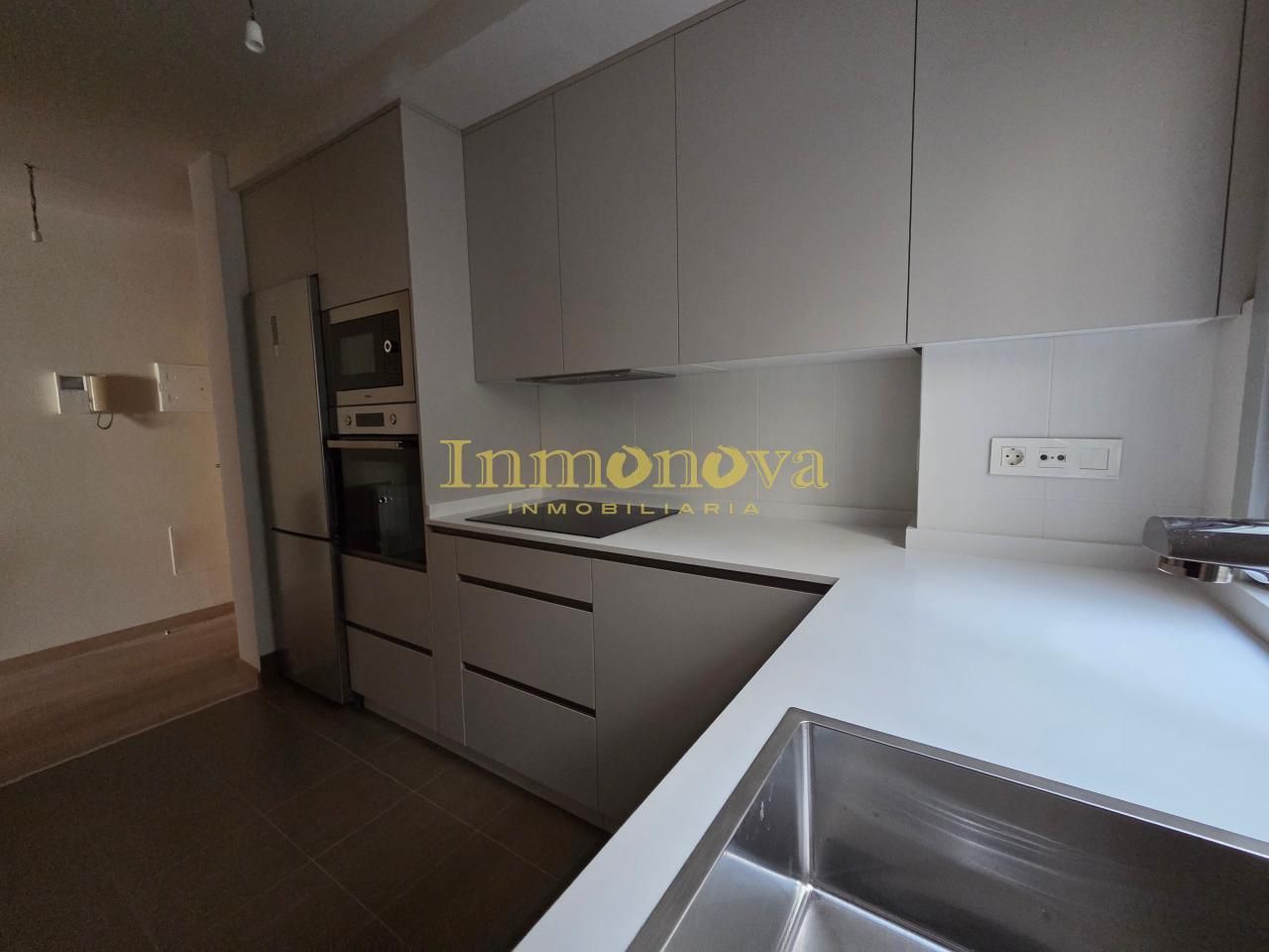 Cuina de Pis en venda en Cangas  amb Calefacció, Terrassa i Traster