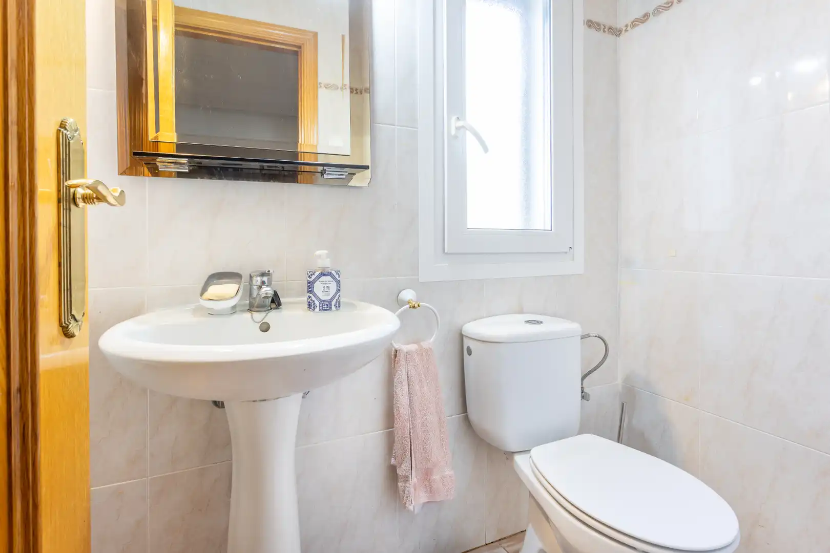 Bathroom of Houses for sale in Villanueva de la Cañada  with Air Conditioner, Heating and Private garden