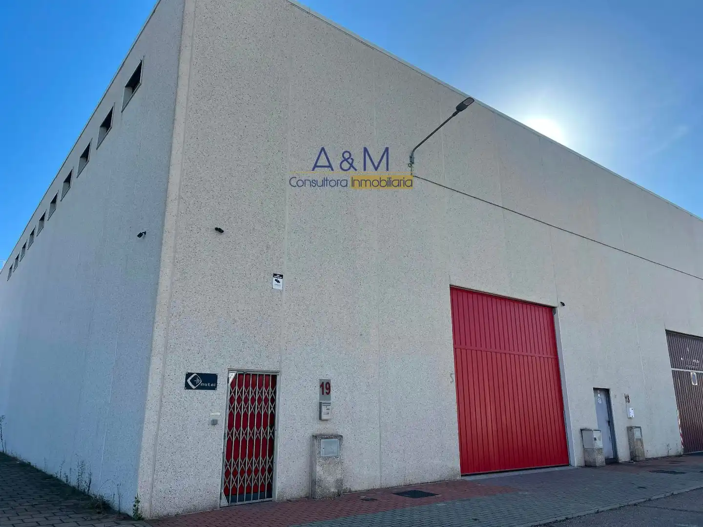 Vista exterior de Nau industrial en venda en Valladolid amb Calefacció i Alarma