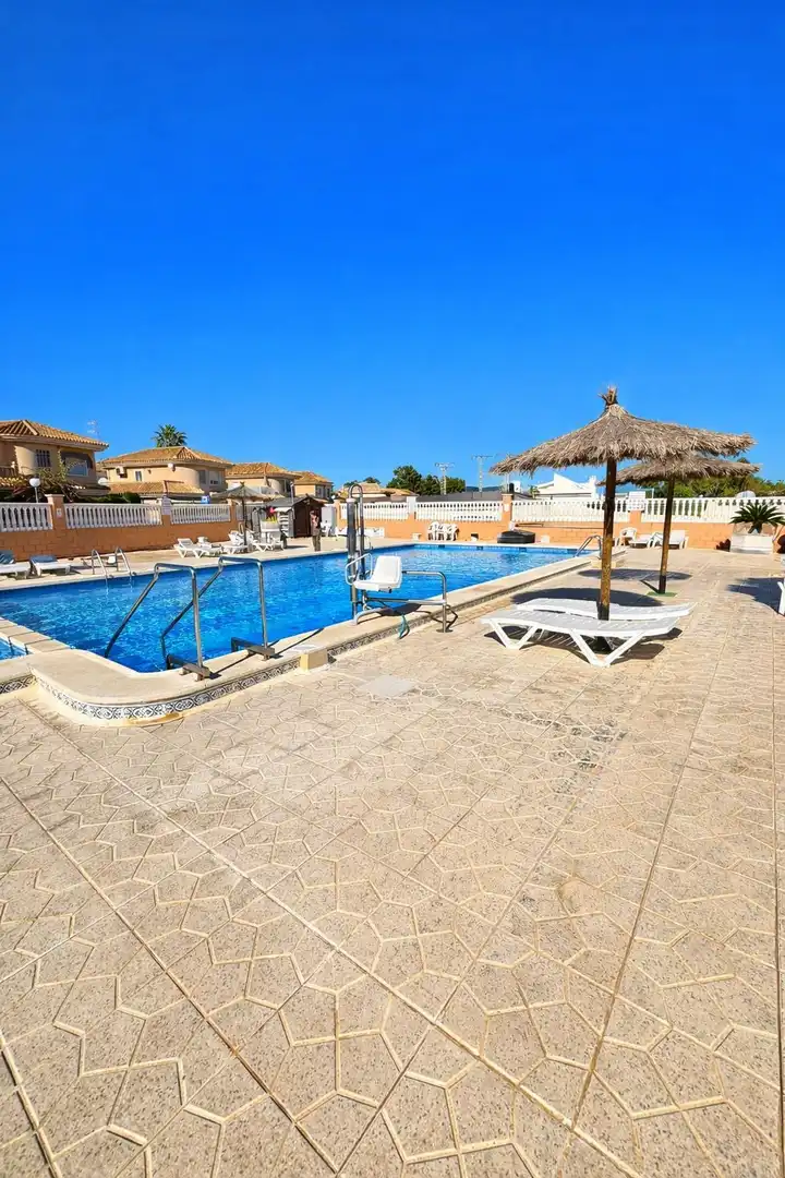 Piscina de Casa o chalet en venta en Los Balcones - Los Altos