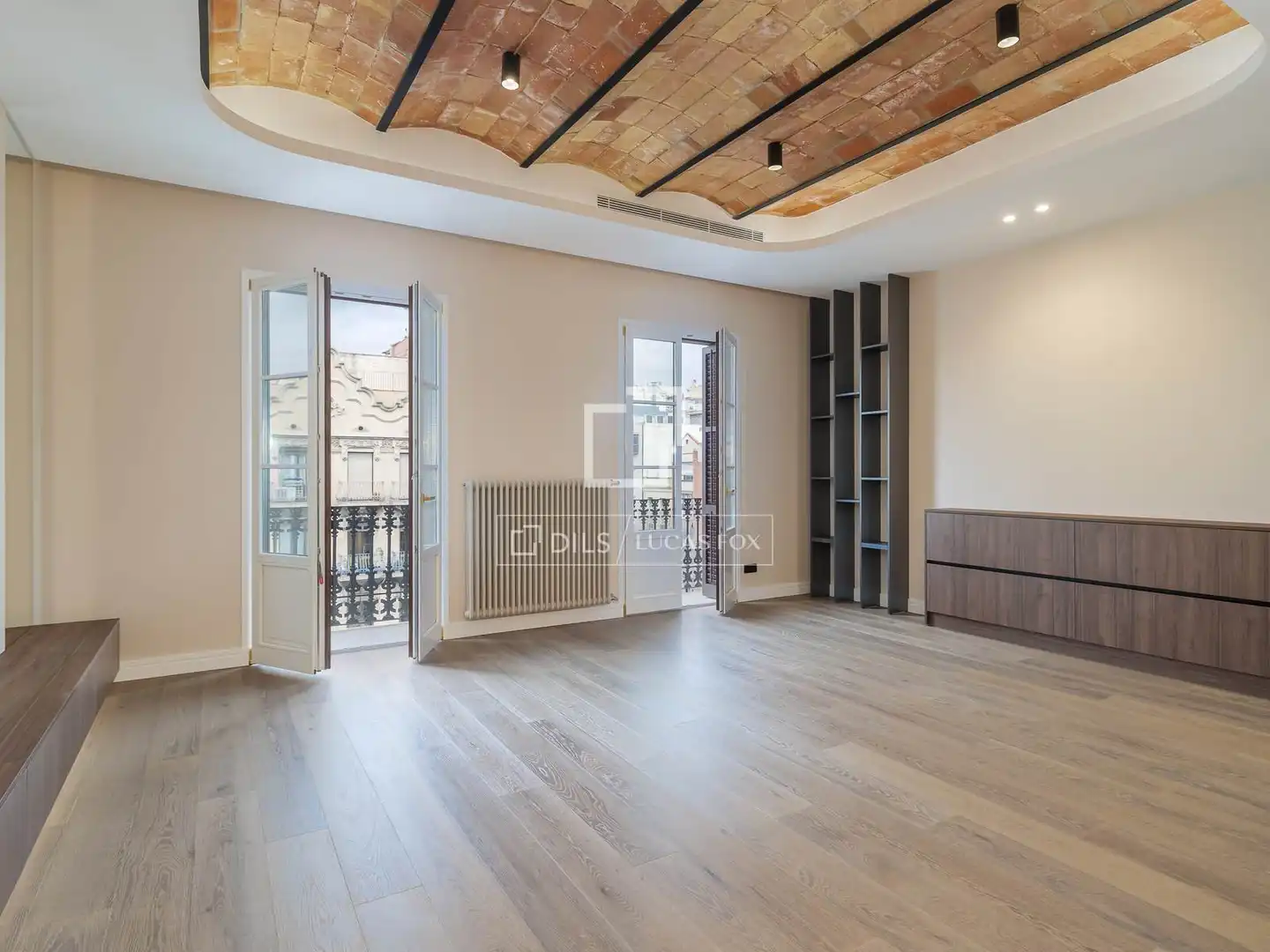 Flat with terrace for sale in Eixample