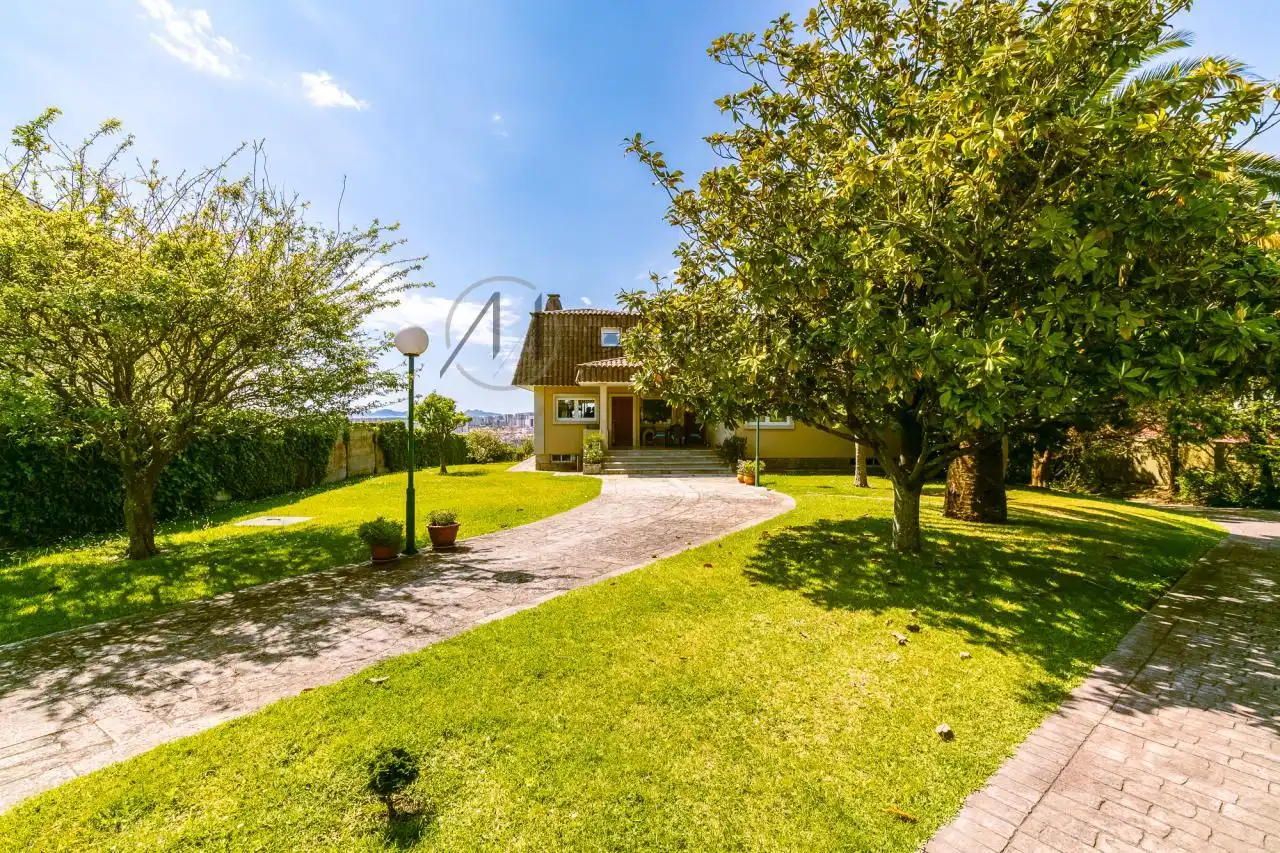 Jardín de Casa o chalet en venta en Vigo  con Calefacción, Jardín privado y Parquet