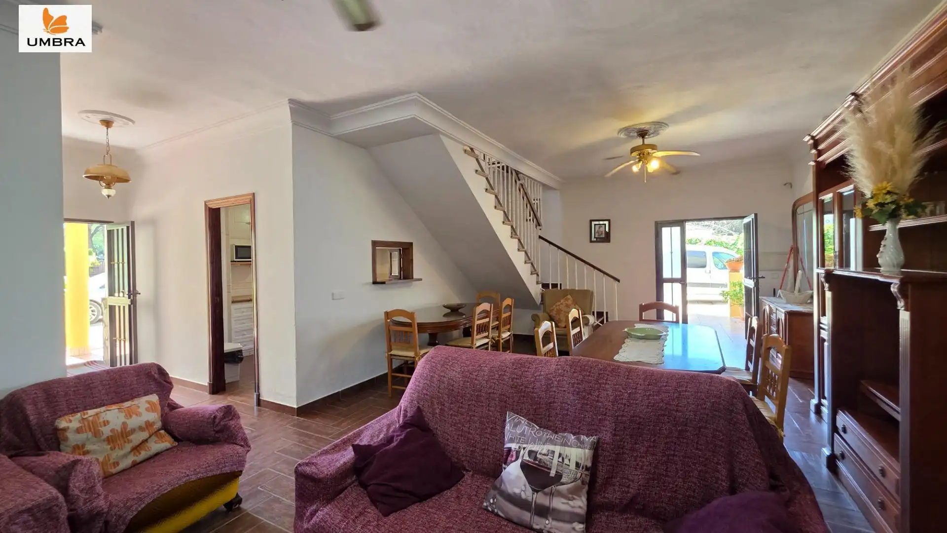 Sala d'estar de Finca rústica en venda en Jerez de la Frontera amb Aire condicionat, Jardí privat i Terrassa