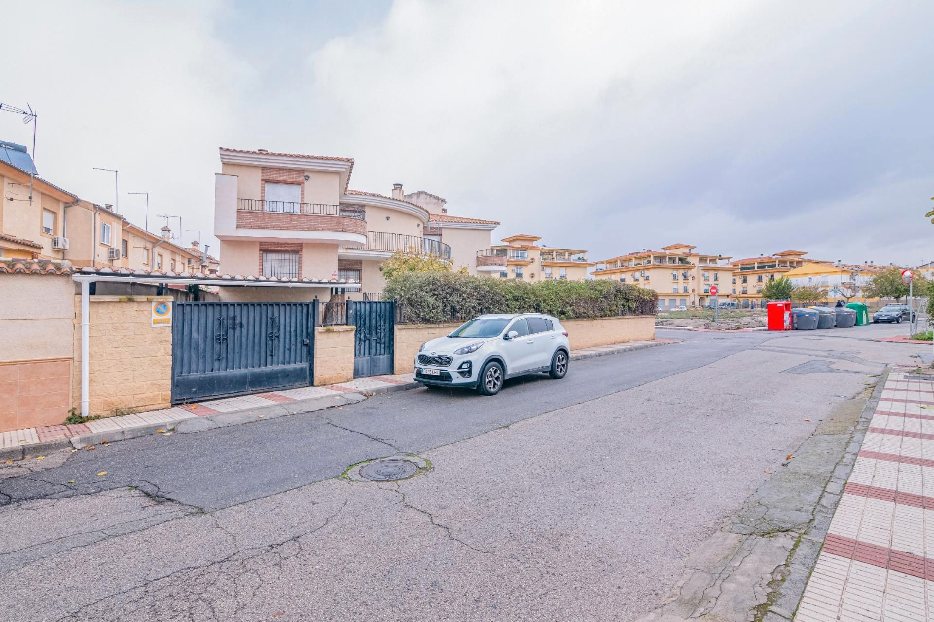 Exterior view of House or chalet for sale in Atarfe  with Air Conditioner, Heating and Private garden