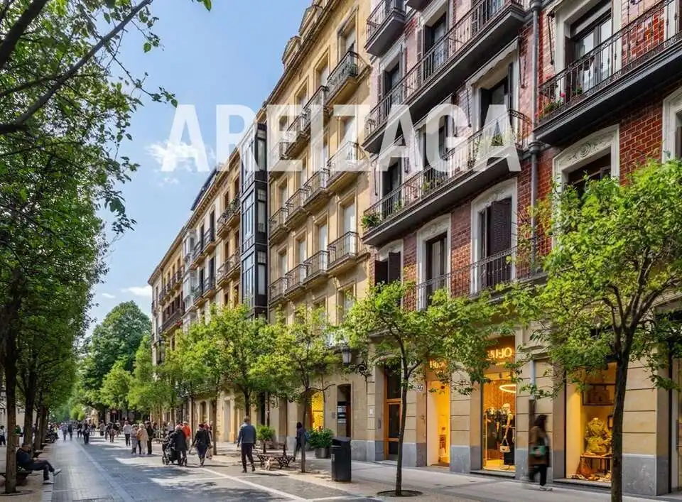 Vista exterior de Pis en venda en Donostia - San Sebastián  amb Calefacció i Balcó
