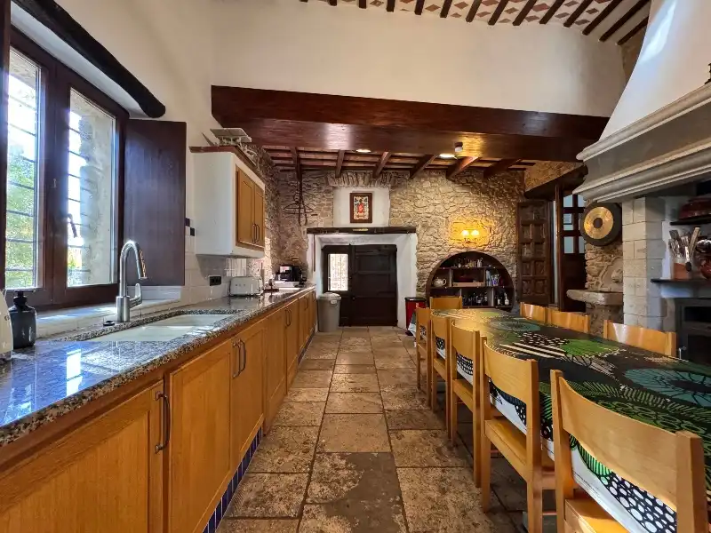 Cocina de Finca rústica en venta en Ullastret con Aire acondicionado, Calefacción y Jardín privado