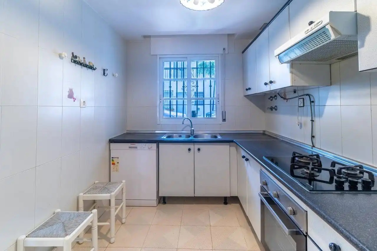 Cuina de Casa o xalet en venda en Salobreña amb Aire condicionat, Terrassa i Piscina comunitària