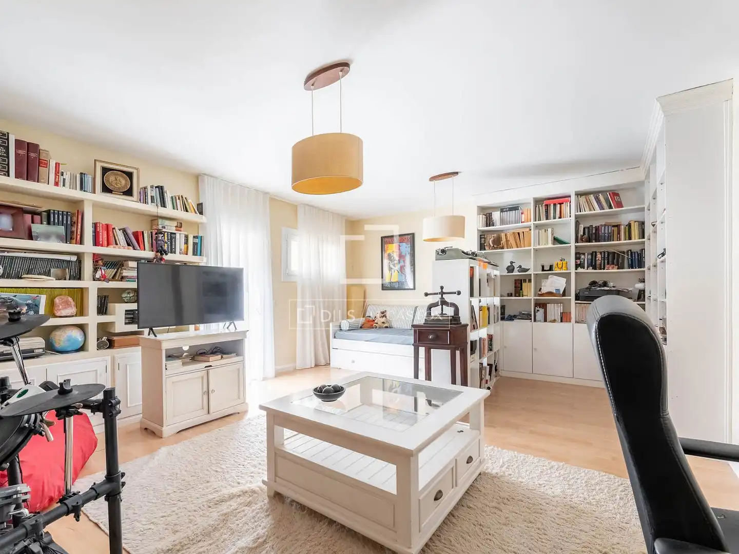 Sala d'estar de Casa o xalet en venda en Majadahonda amb Aire condicionat, Jardí privat i Terrassa