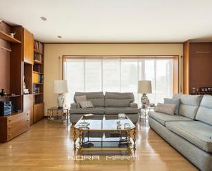 Living room of Flat for sale in  Barcelona Capital  with Heating, Private garden and Terrace