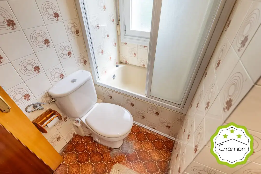 Baño de Piso en venta en Bilbao  con Calefacción, Jardín privado y Amueblado