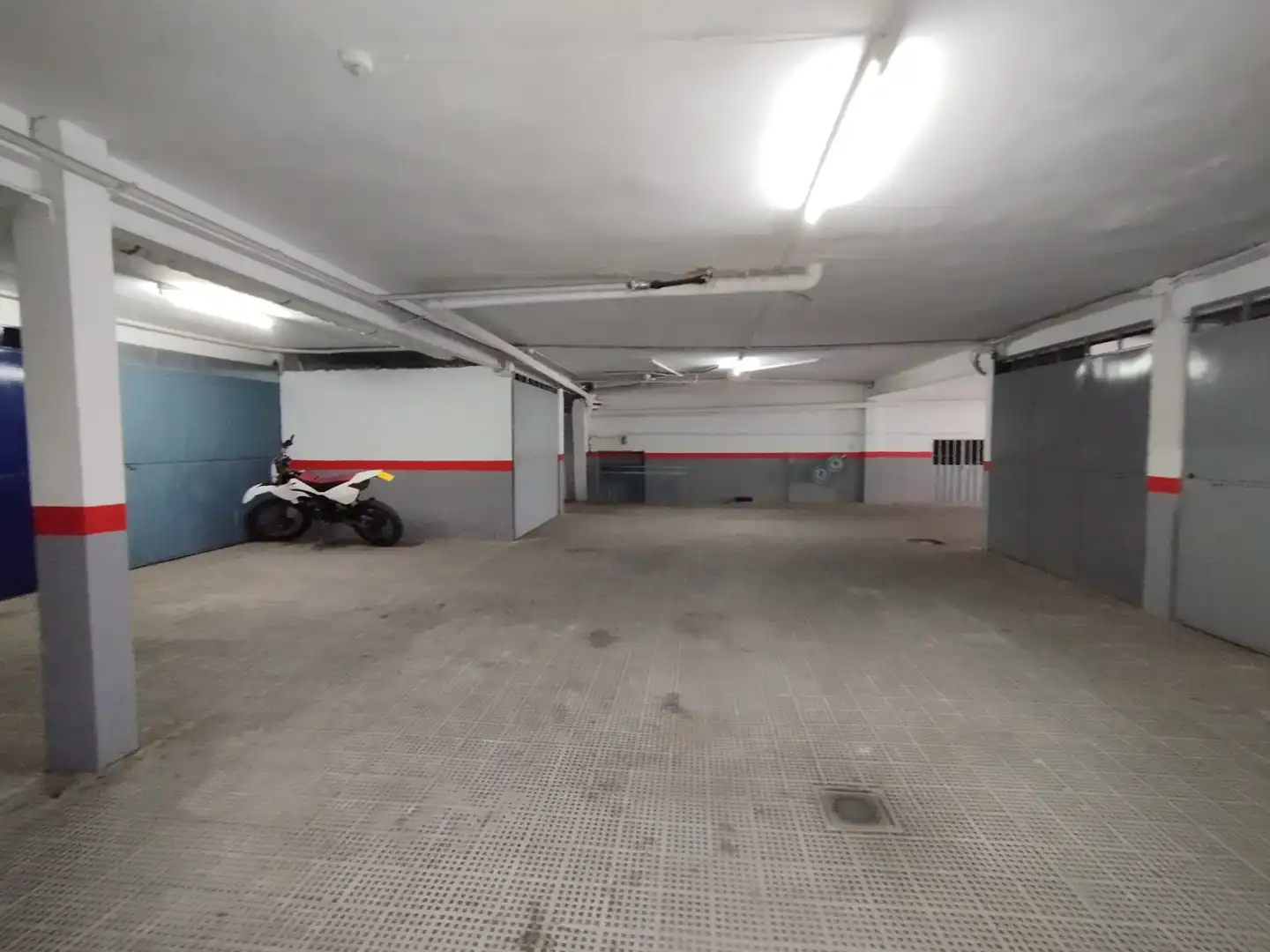 Aparcament de Pis en venda en Tomelloso amb Aire condicionat, Terrassa i Moblat
