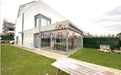 Exterior view of House or chalet for sale in Santa Cruz de Bezana  with Heating, Private garden and Parquet flooring