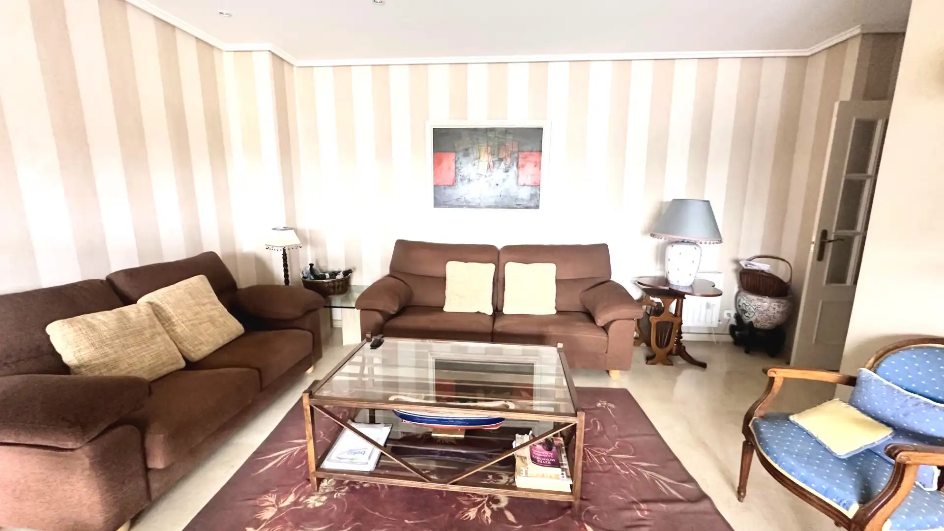 Sala de estar de Piso en venta en Castro-Urdiales con Calefacción, Trastero y Amueblado