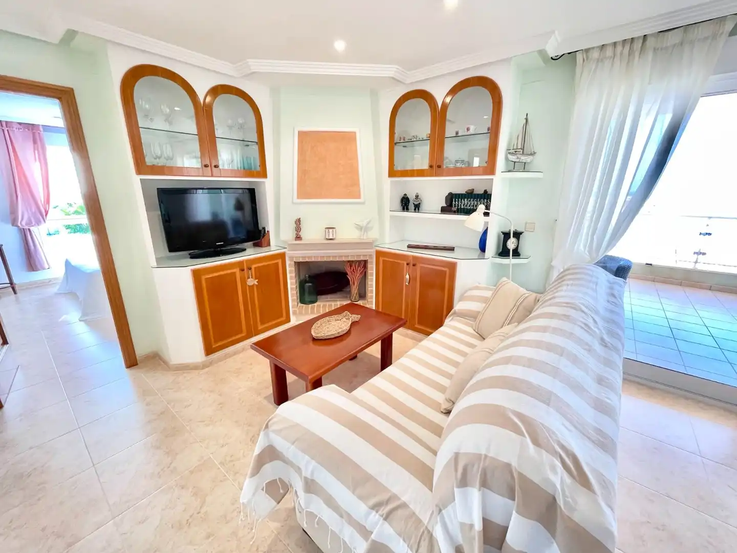 Sala d'estar de Apartament de lloguer en Cartagena amb Aire condicionat, Piscina i Moblat