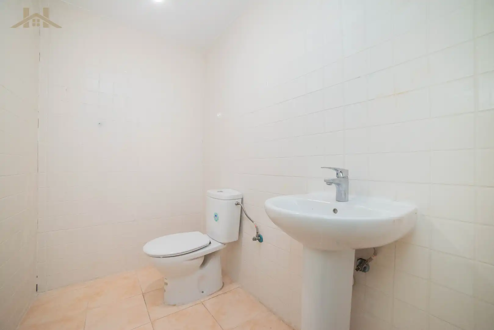 Baño de Casa adosada en venta en Valdemoro con Aire acondicionado, Calefacción y Jardín privado