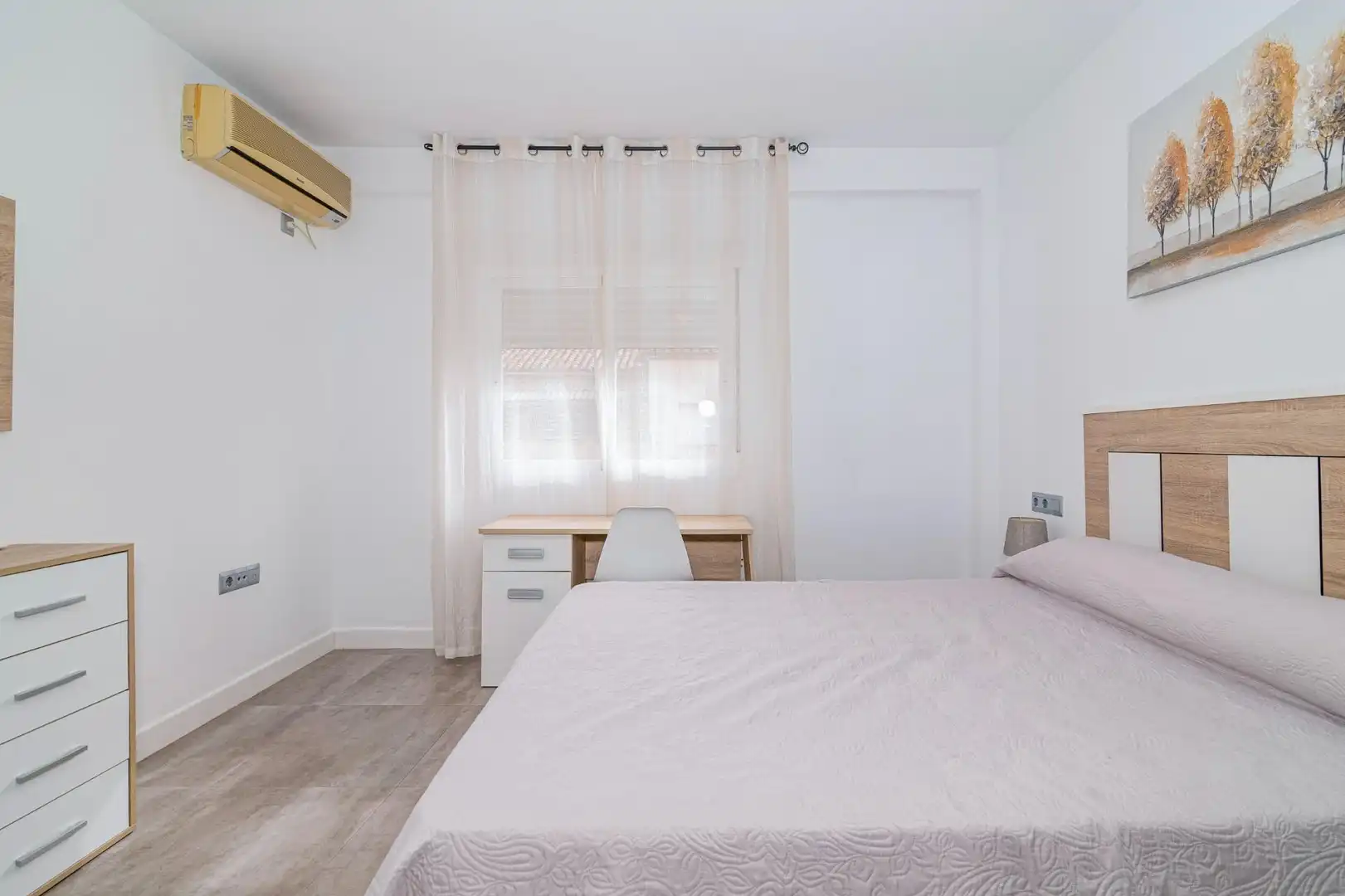 Dormitori de Pis en venda en Granada amb Aire condicionat, Calefacció i Terrassa