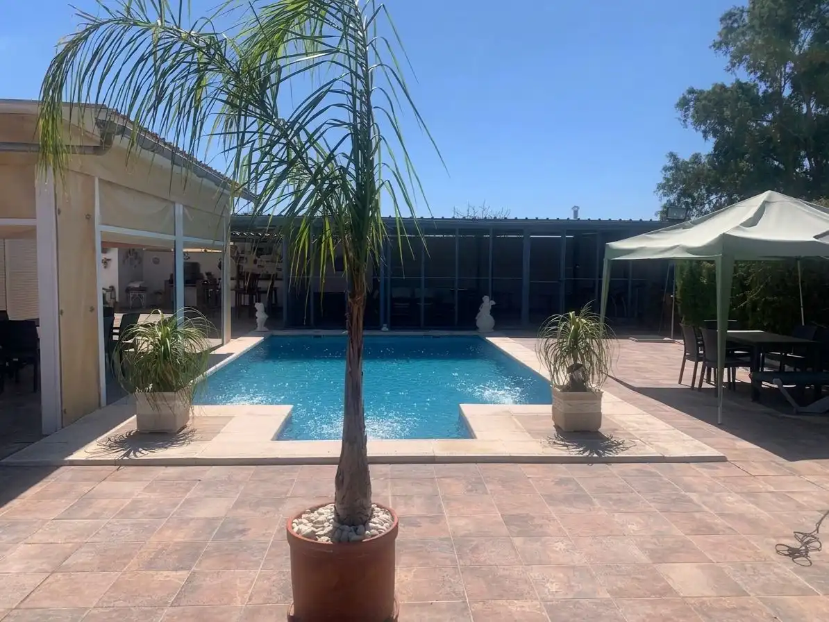 Piscina de Casa o chalet en venta en Carmona con Aire acondicionado, Calefacción y Jardín privado