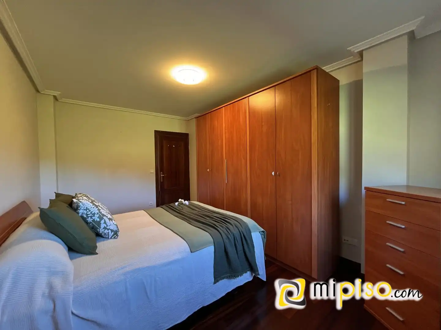 Habitación de Casa adosada en venta en Ruesga con Calefacción, Terraza y Amueblado