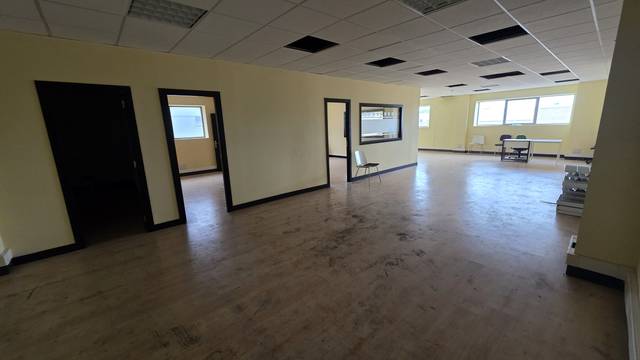 Oficina en Alquiler en Estación - Los Manantiales