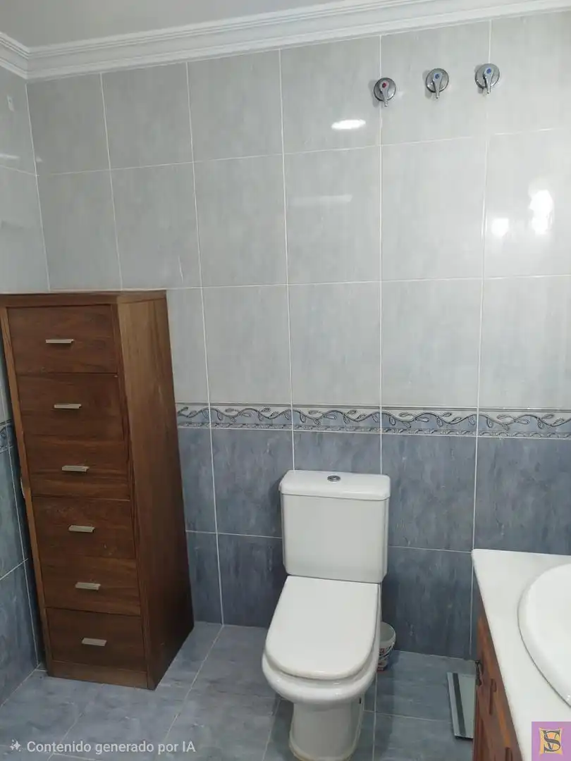 Bany de Pis en venda en La Pobla de Vallbona amb Aire condicionat, Moblat i Balcó