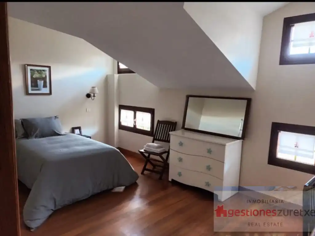 Dormitori de Casa o xalet de lloguer en Alonsotegi