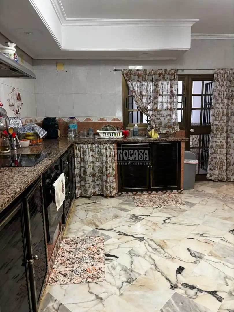 Cuina de Casa o xalet en venda en Alcalá de Guadaira amb Aire condicionat i Terrassa