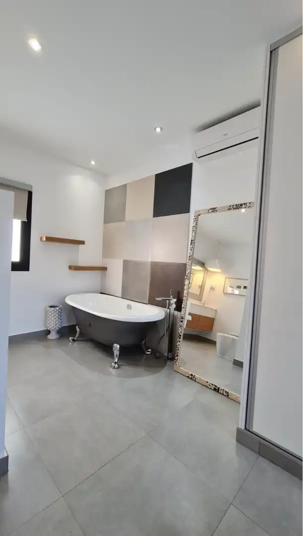 Baño de Casa o chalet de alquiler en Estepona con Aire acondicionado, Jardín privado y Terraza