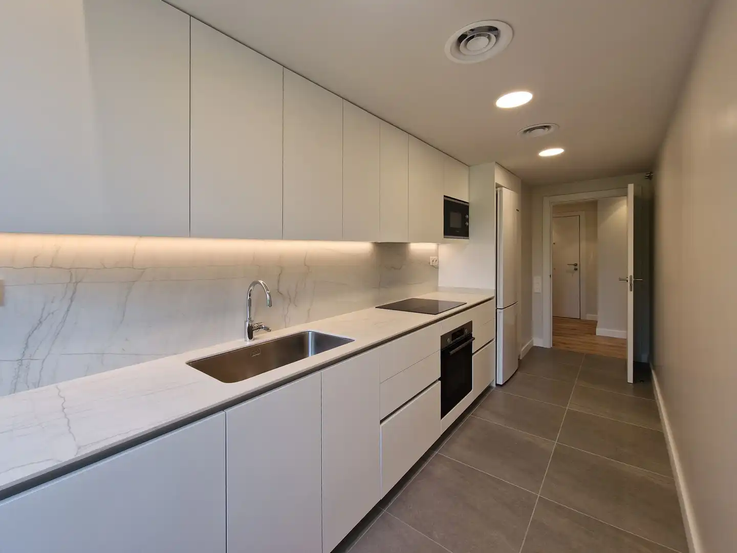 Cocina de Piso de alquiler en Girona con Aire acondicionado, Calefacción y Trastero
