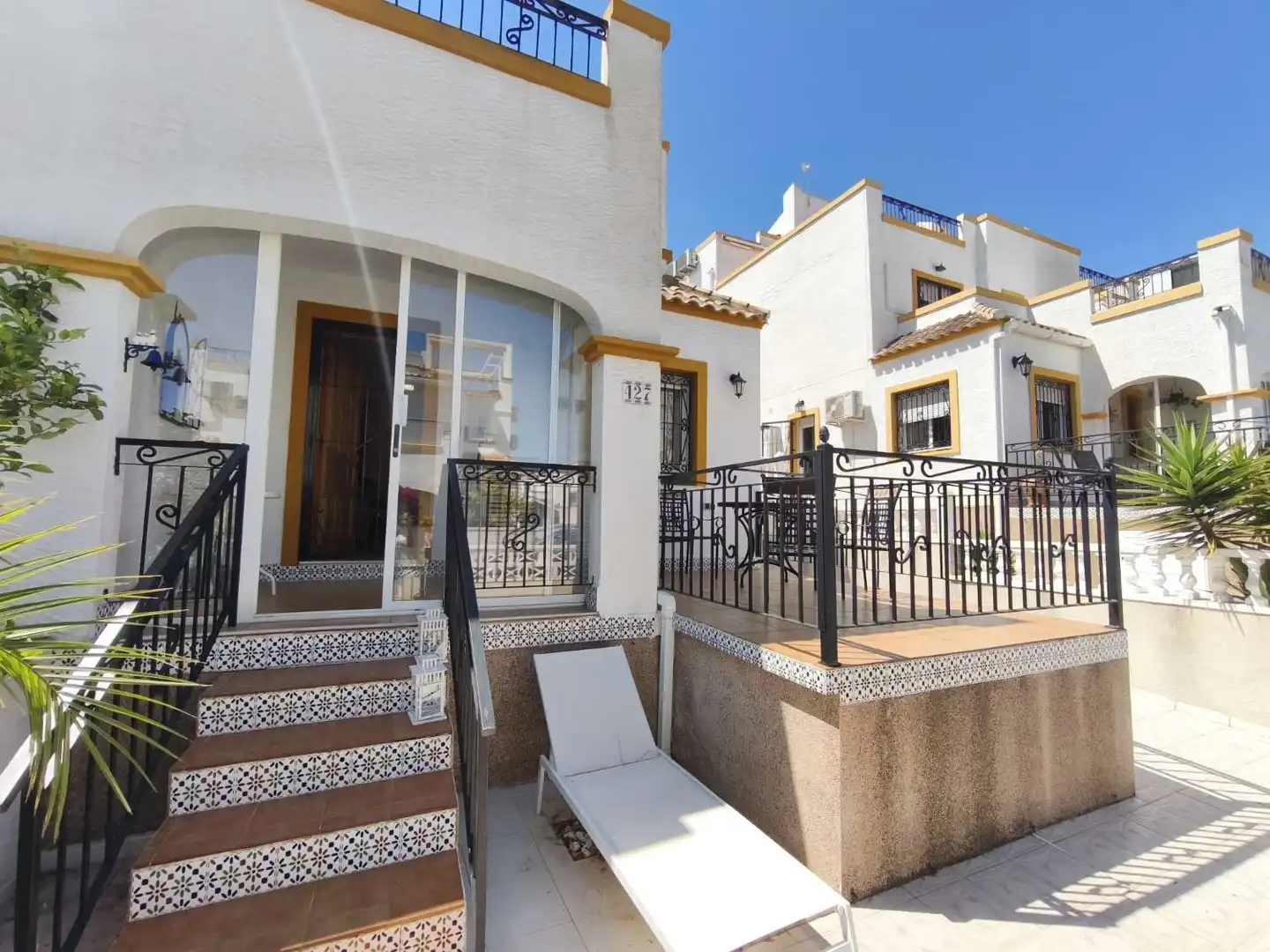 Vista exterior de Dúplex en venda en Orihuela amb Terrassa, Piscina i Moblat