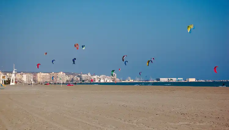 Außenansicht von Wohnungen zur Miete in Santa Pola mit Privatgarten, Terrasse und Möbliert