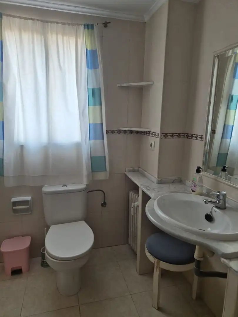 Baño de Piso de alquiler en Badajoz con Amueblado
