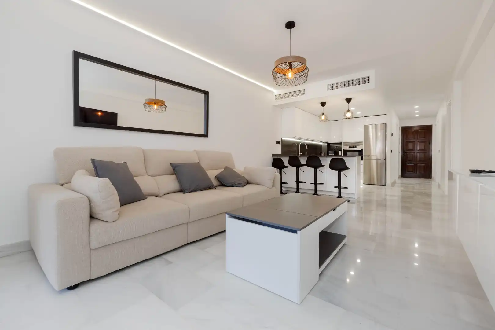 Living room of Ground floor for sale in Marbella  with Air Conditioner, Terrace and Community pool