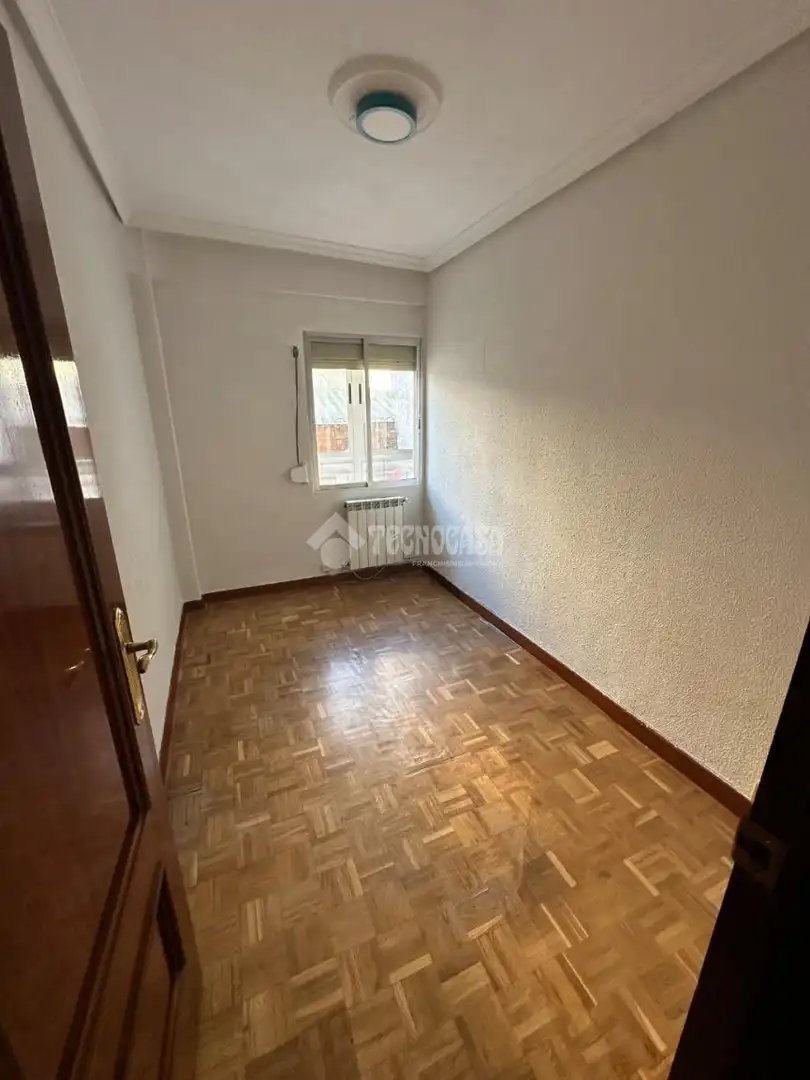 Bedroom of Flat for sale in Madrid  with Heating, Parquet flooring and Terrace