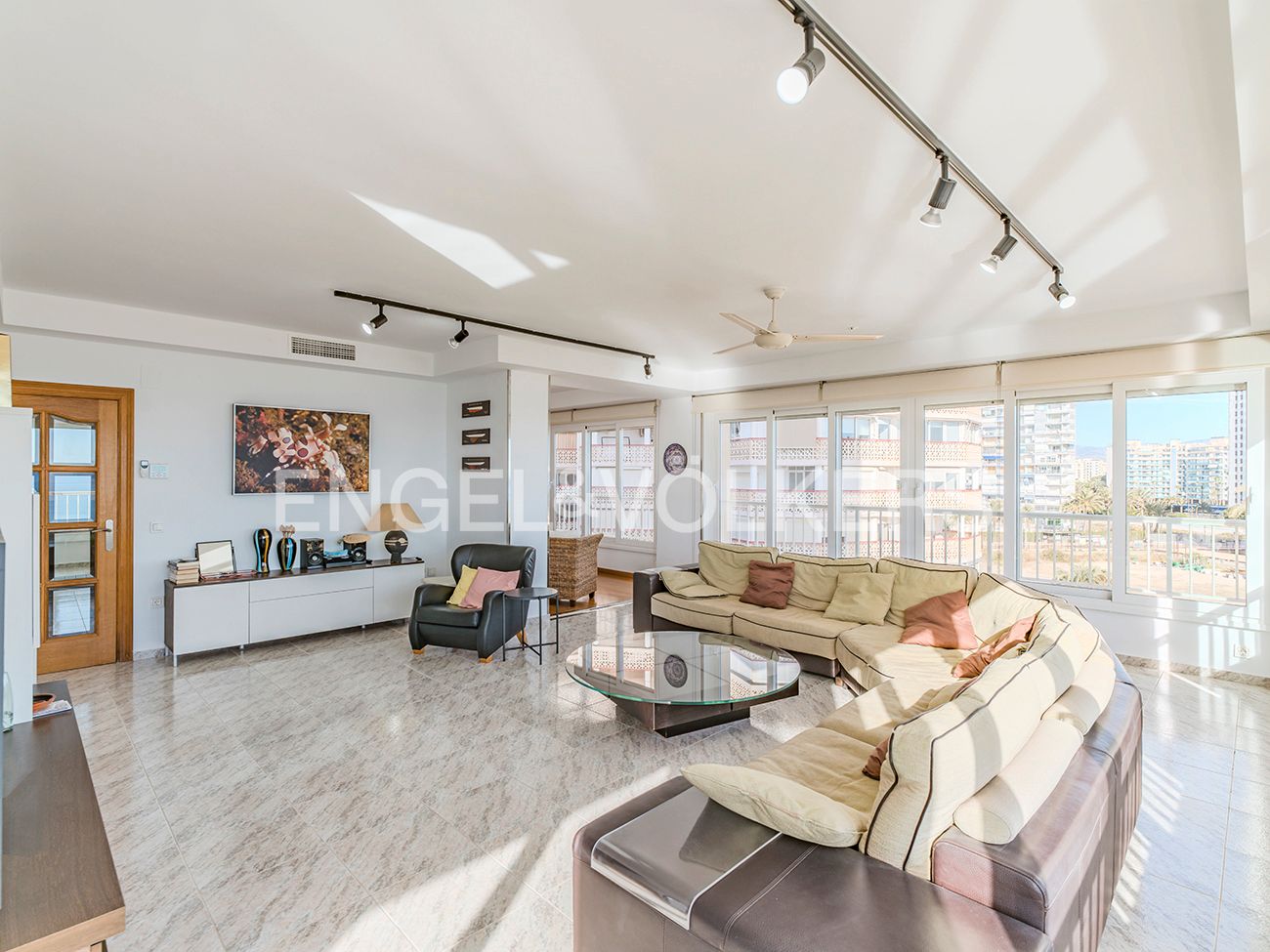 Sala de estar de Piso en venta en Alicante / Alacant con Aire acondicionado, Calefacción y Piscina comunitaria