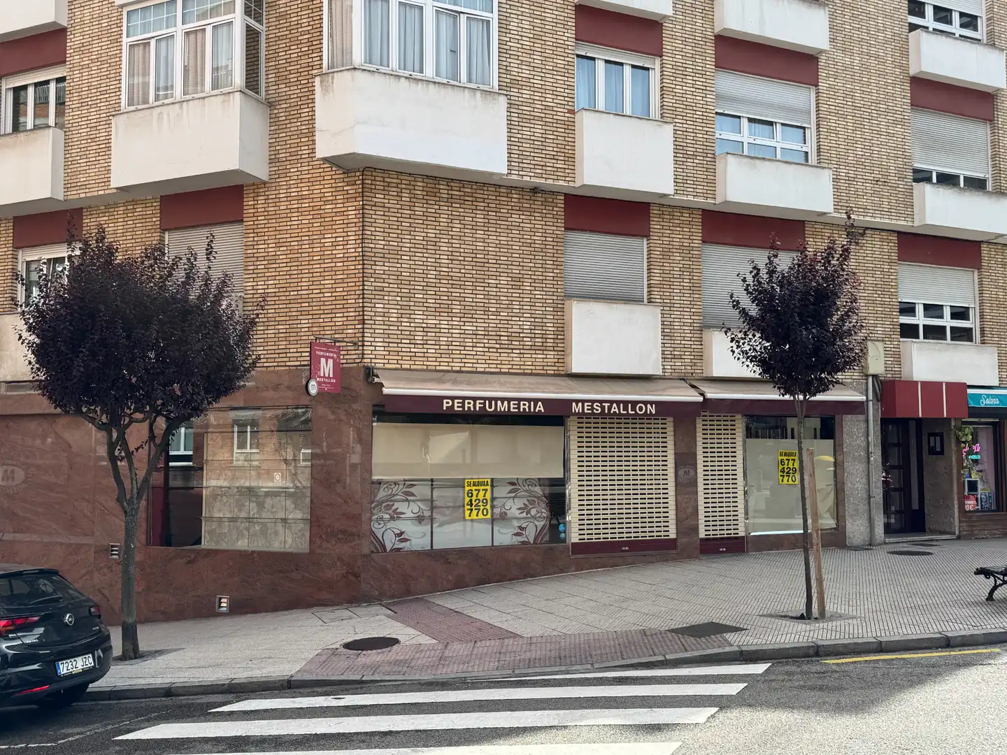 Local de lloguer en Oviedo  amb Aire condicionat, Calefacció i Moblat