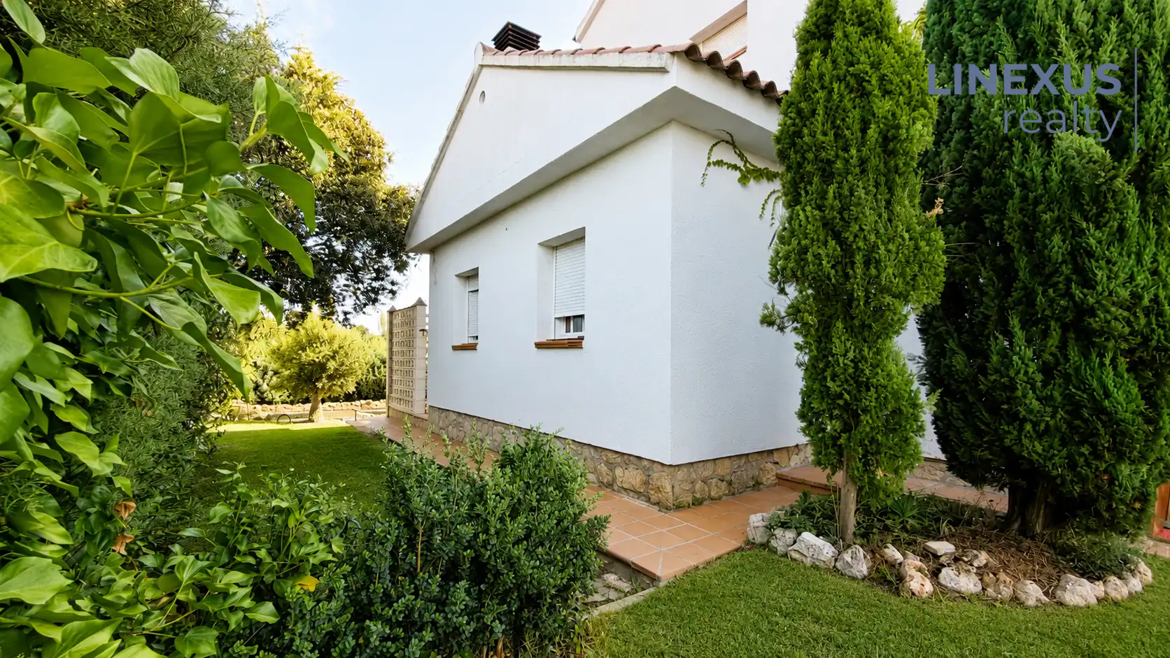 Vista exterior de Casa o xalet en venda en Batres amb Calefacció, Jardí privat i Terrassa