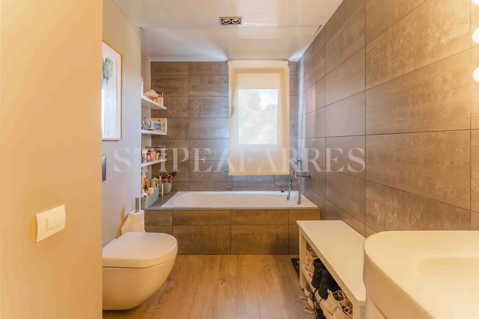 Baño de Casa o chalet de alquiler en El Papiol con Aire acondicionado, Calefacción y Jardín privado