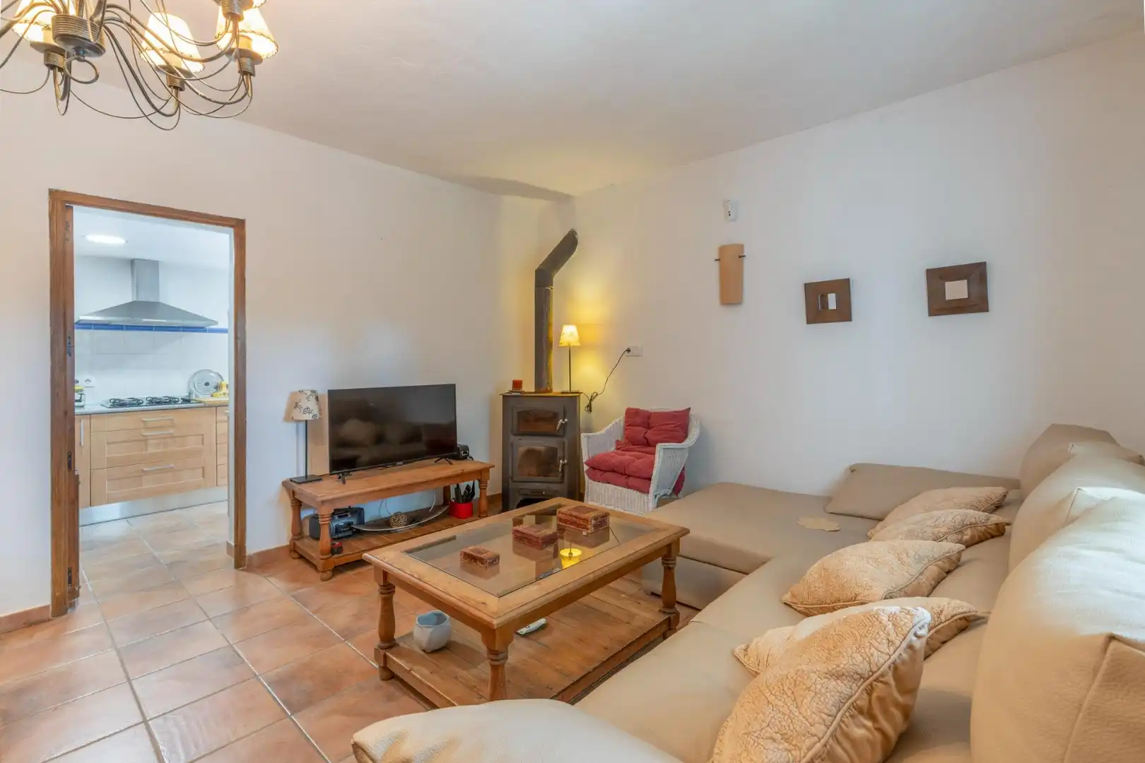 Sala d'estar de Finca rústica en venda en Pinos Puente amb Jardí privat, Traster i Piscina
