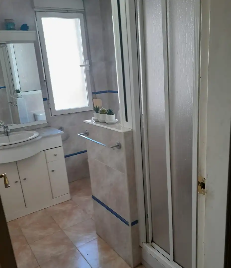 Baño de Casa adosada en venta en Granada con Aire acondicionado, Calefacción y Terraza