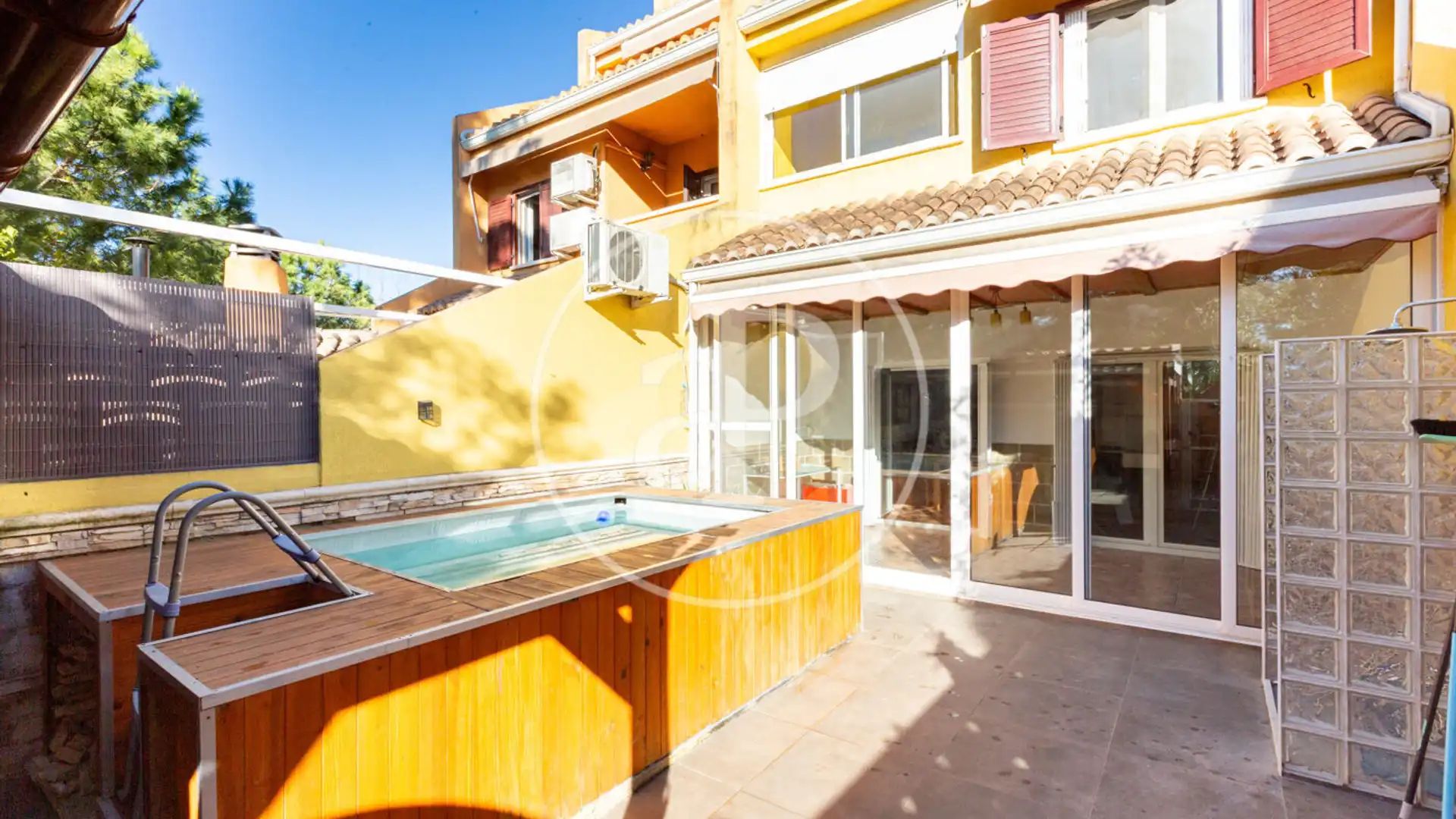 Exterior view of Single-family semi-detached for sale in Riba-roja de Túria  with Air Conditioner, Heating and Private garden